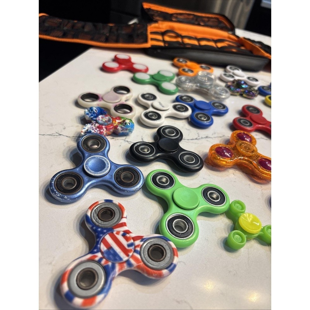 25- Fidget Spinner Lot With Case - Picture 2 of 10